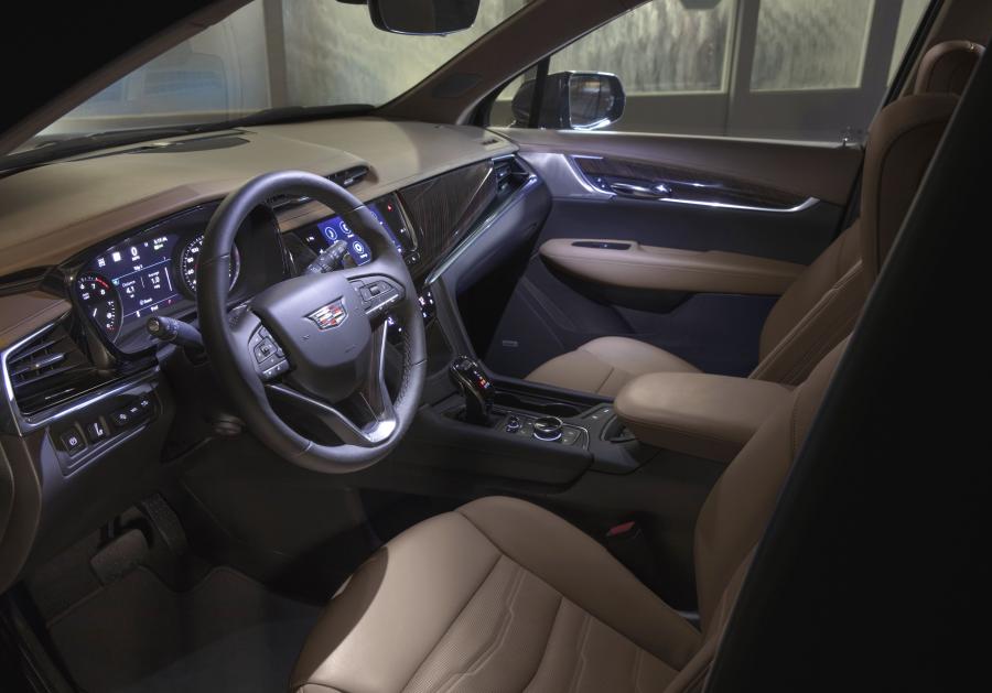 Интерьер Cadillac XT6 Luxury 2019 года  (фото 12 из 39)